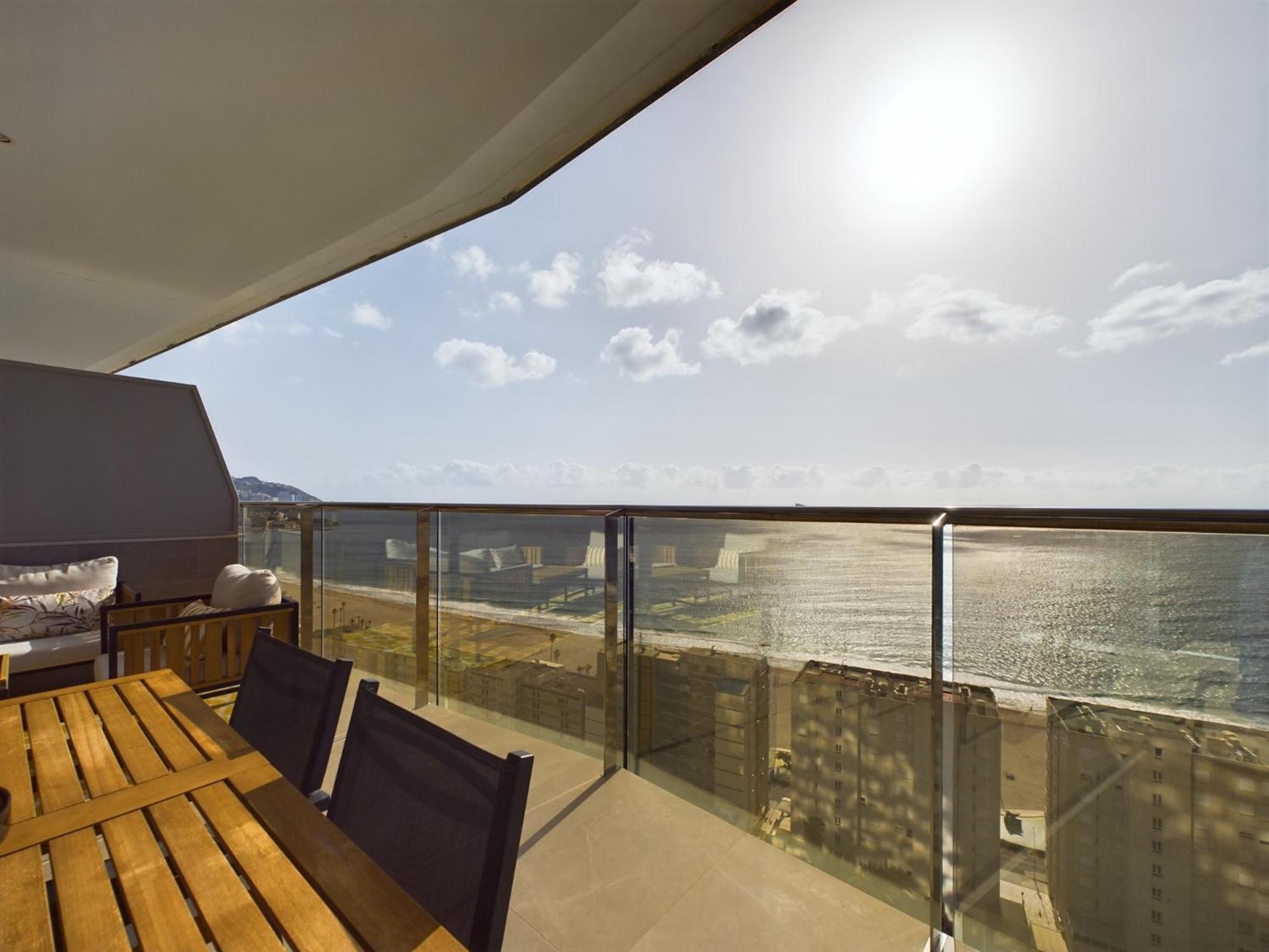 Sunset Cliffs Yellow Apartment *